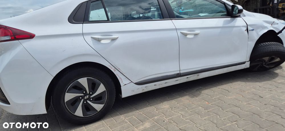 Hyundai IONIQ Hybrid Platinum - 6