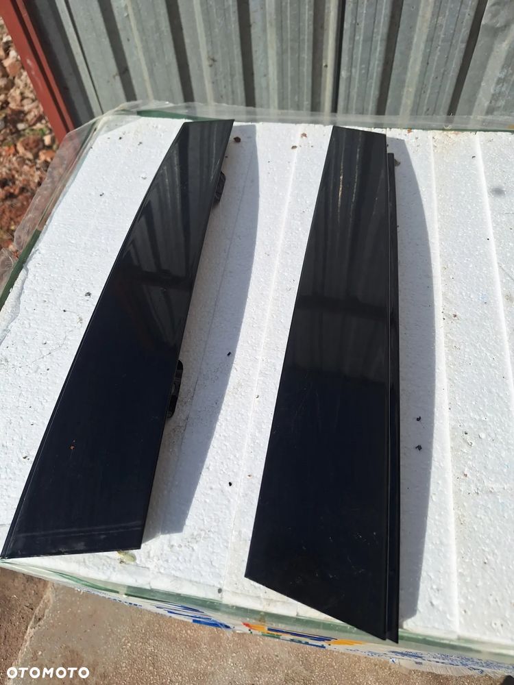 nakładka słupka  prawy lub lewy tył VW GOLF V 5D 1K6839902  1K6839901    (79/2) - 1