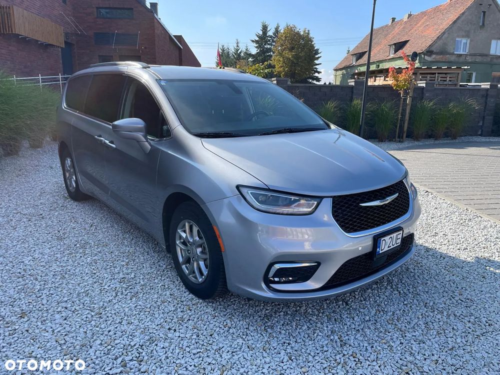 Chrysler Pacifica - 2