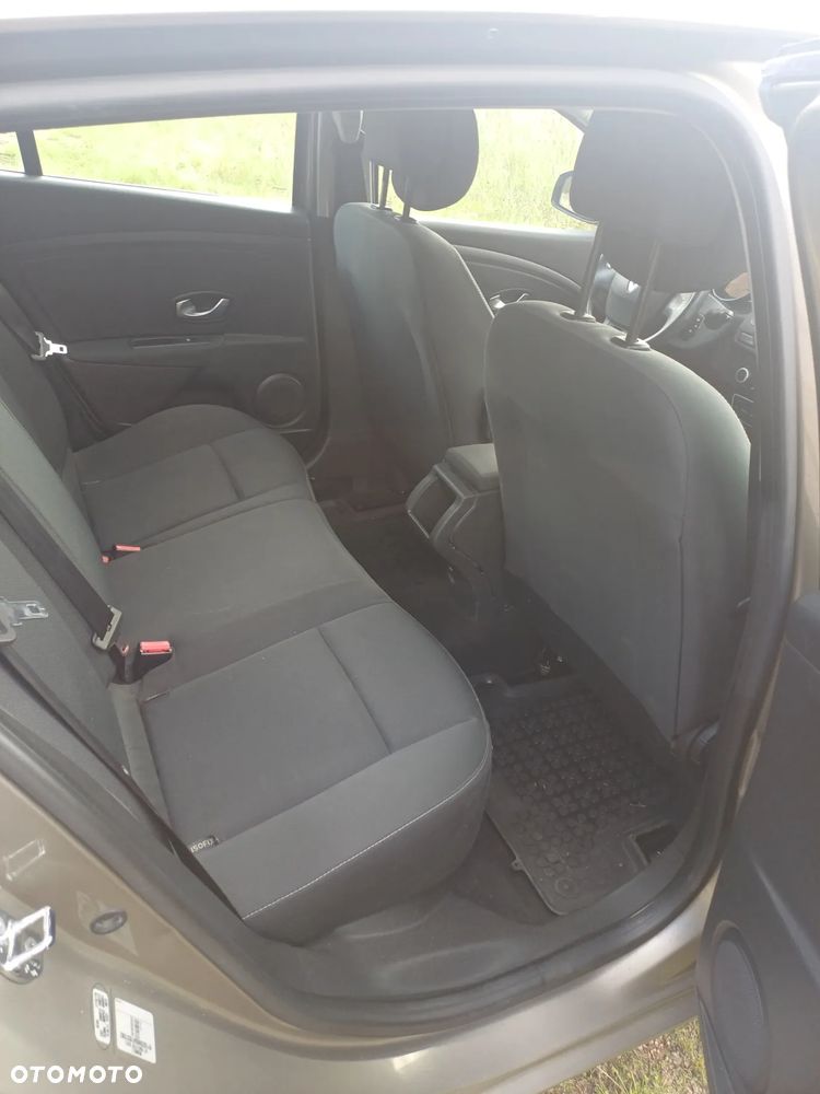 Renault Megane ver-1-6-16v-100-expression - 6