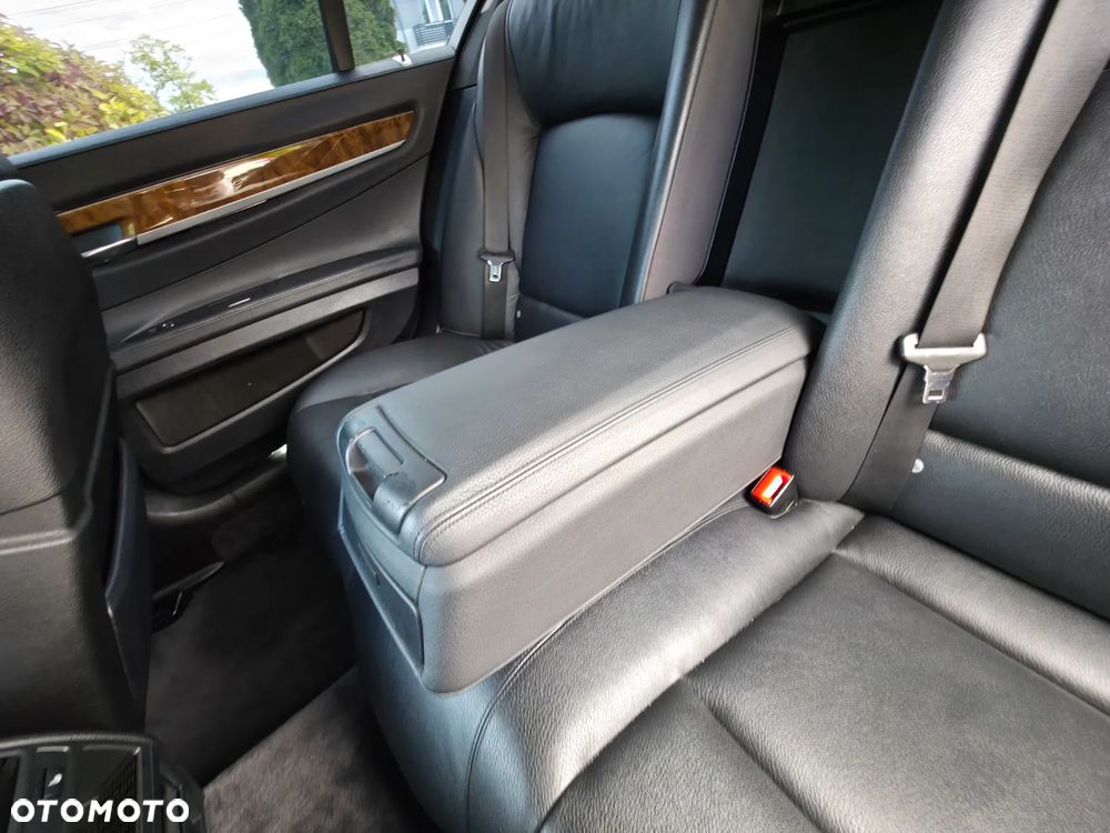 BMW Seria 7 740i - 37