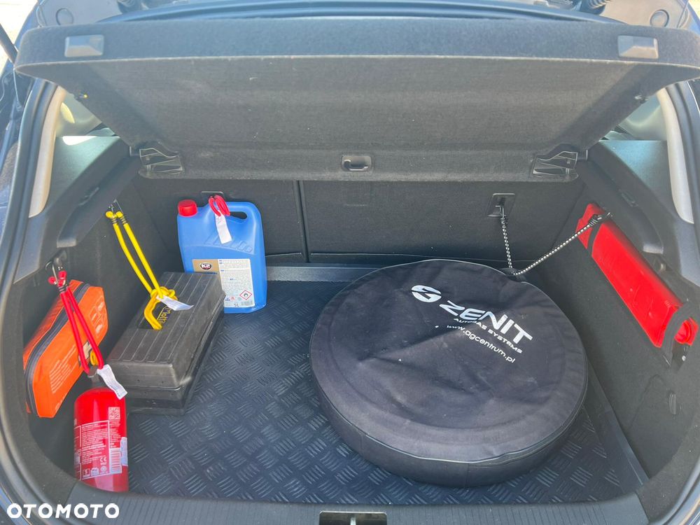 Opel Astra 1.6 T Cosmo - 22