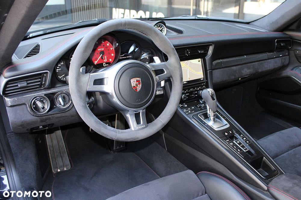 Porsche 911 Carrera 4 GTS PDK - 19