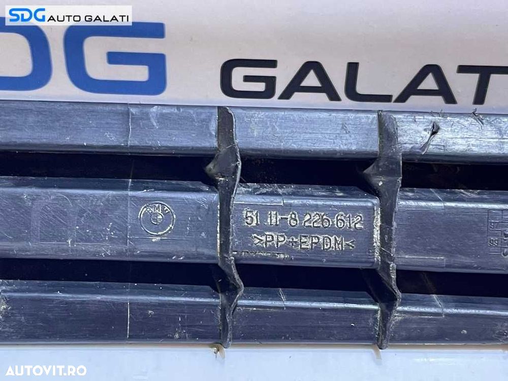 Grila Ornament Bandou Dreapta Spoiler Bara Fata BMW Seria 3 E46 1997 - 2001 Cod 8226612 51118226612 [V0231] - 5