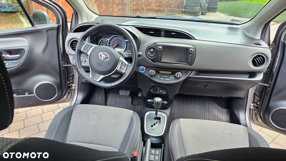 Toyota Yaris Hybrid 100 Dynamic - 5