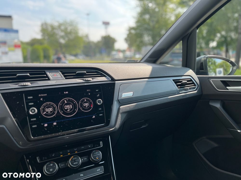 Volkswagen Touran - 10