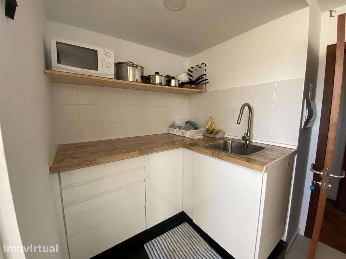 Quarto - localizado em Anjos Lisbon - Grande imagem: 5/11