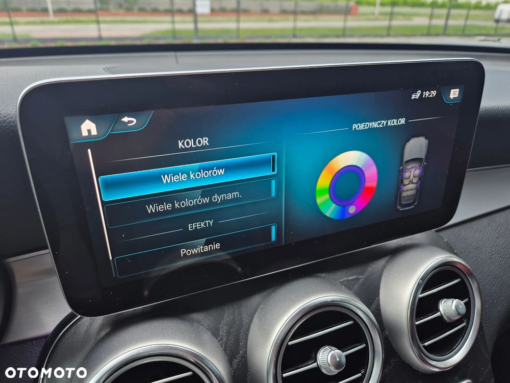 Mercedes-Benz GLC 300 4Matic 9G-TRONIC AMG Line Plus - 23