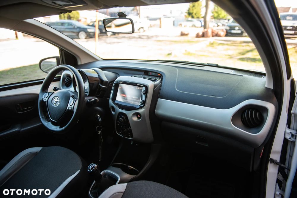 Toyota Aygo x-play Eco - 28