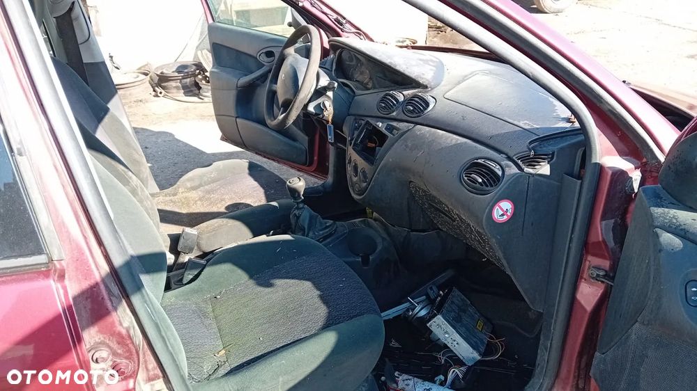 TYLKO CZĘŚCI Ford Focus MK1 1.8TDDI 90KM 66KW C9DA 98r-01r kombi lakier: P8 - 8