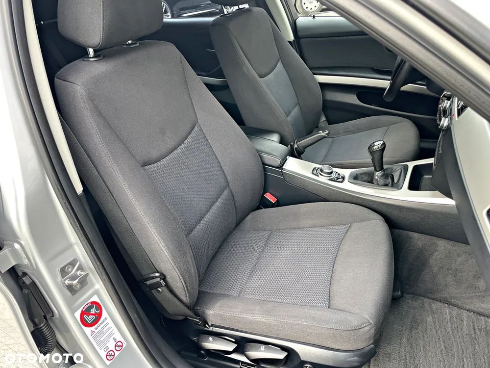 BMW Seria 3 318d DPF Touring Edition Exclusive - 28