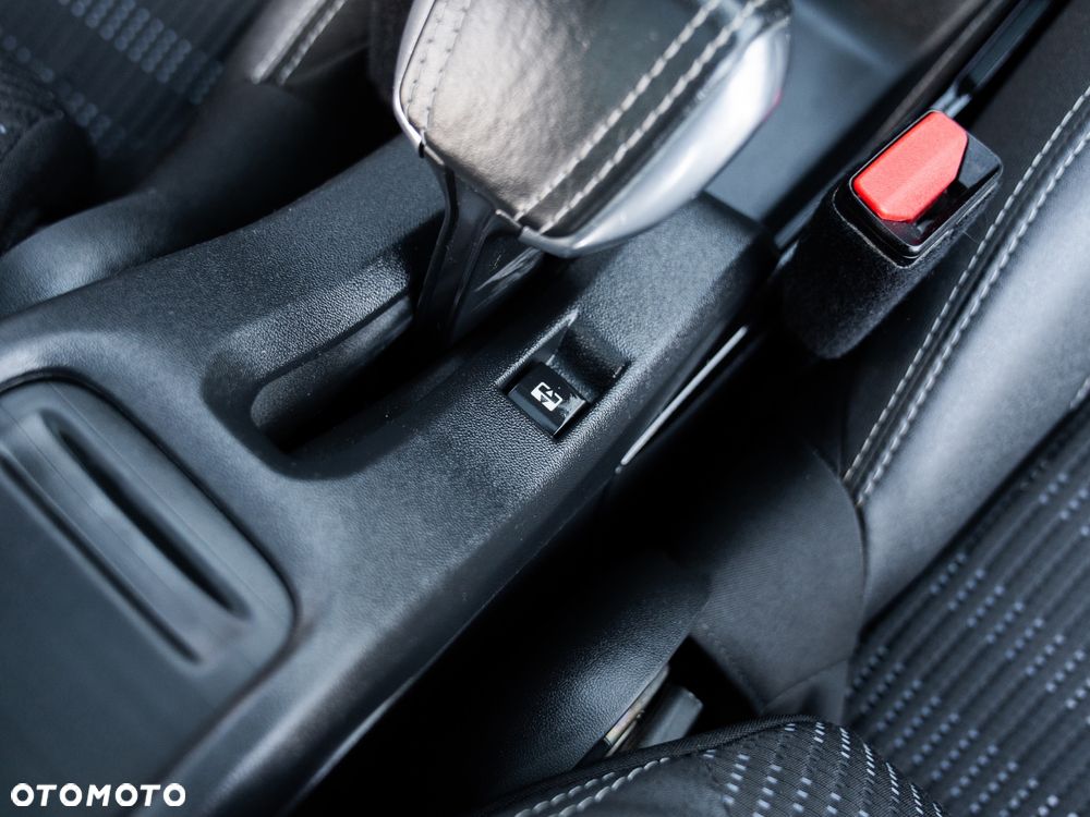 Peugeot 2008 1.6 BlueHDi Allure S&S - 26