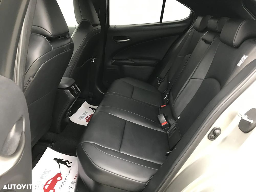 Lexus UX 250h (E-FOUR) Business Edition - 14