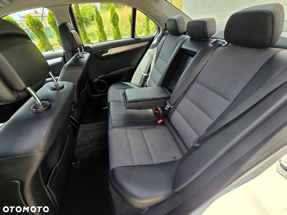 Mercedes-Benz Klasa C 180 CGI Automatik BlueEFFICIENCY SPORT EDITION - 34