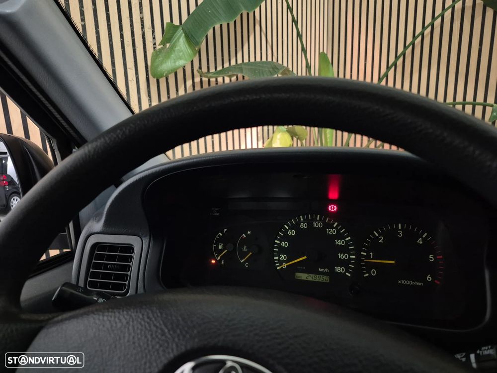 Toyota HiAce 2.5 D-4D Service 2.8T - 14