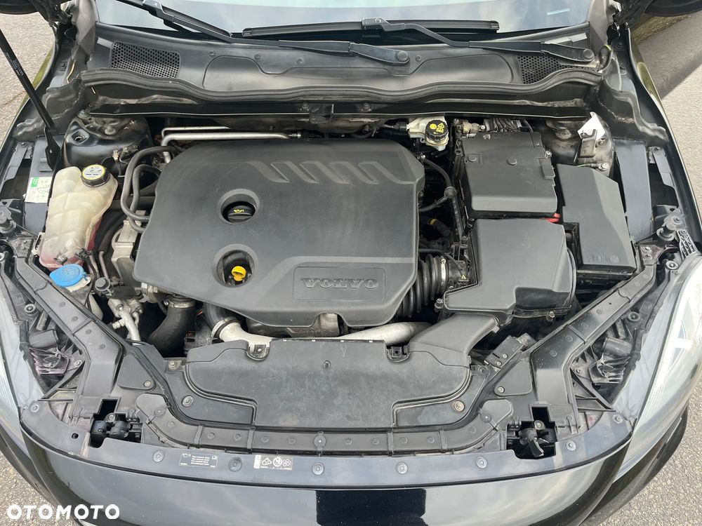 Volvo V40 D2 R-Design - 33