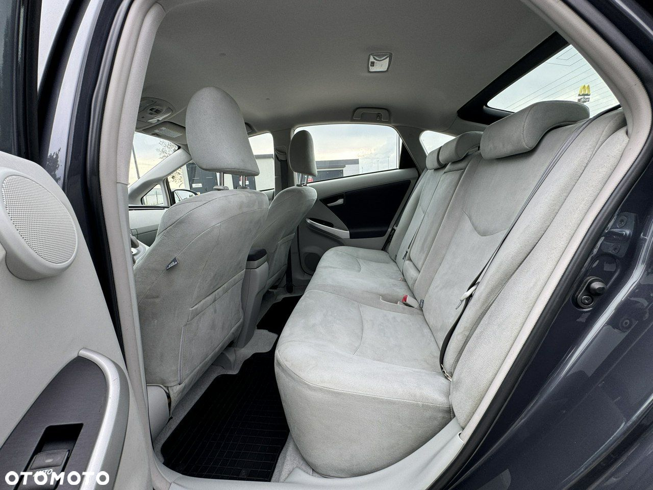 Toyota Prius 1.8 HSD Premium - 32