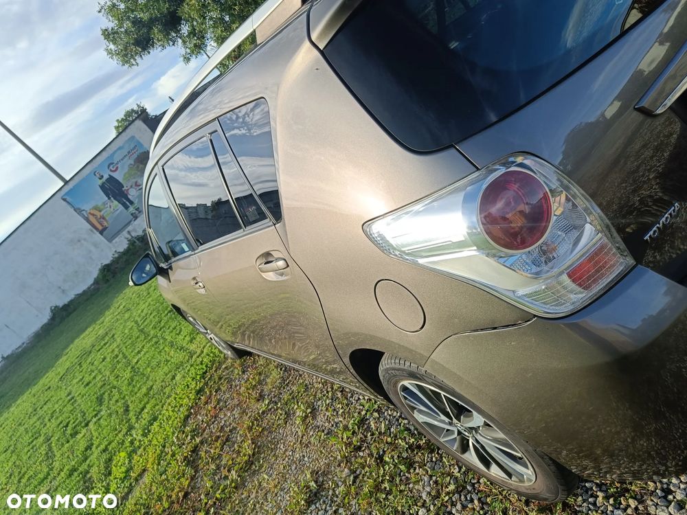 Toyota Verso 1.8 Premium 7os EU6 - 22