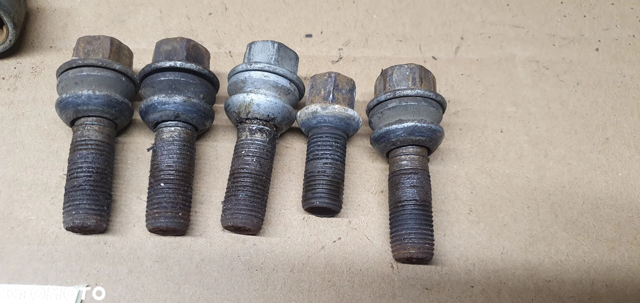 Śruba śruby koła kół zabezpieczające VW Touareg 7L - 5
