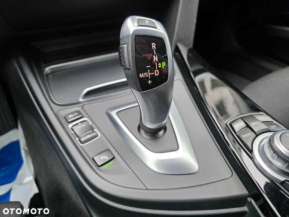 BMW Seria 3 318d Sport Line - 19