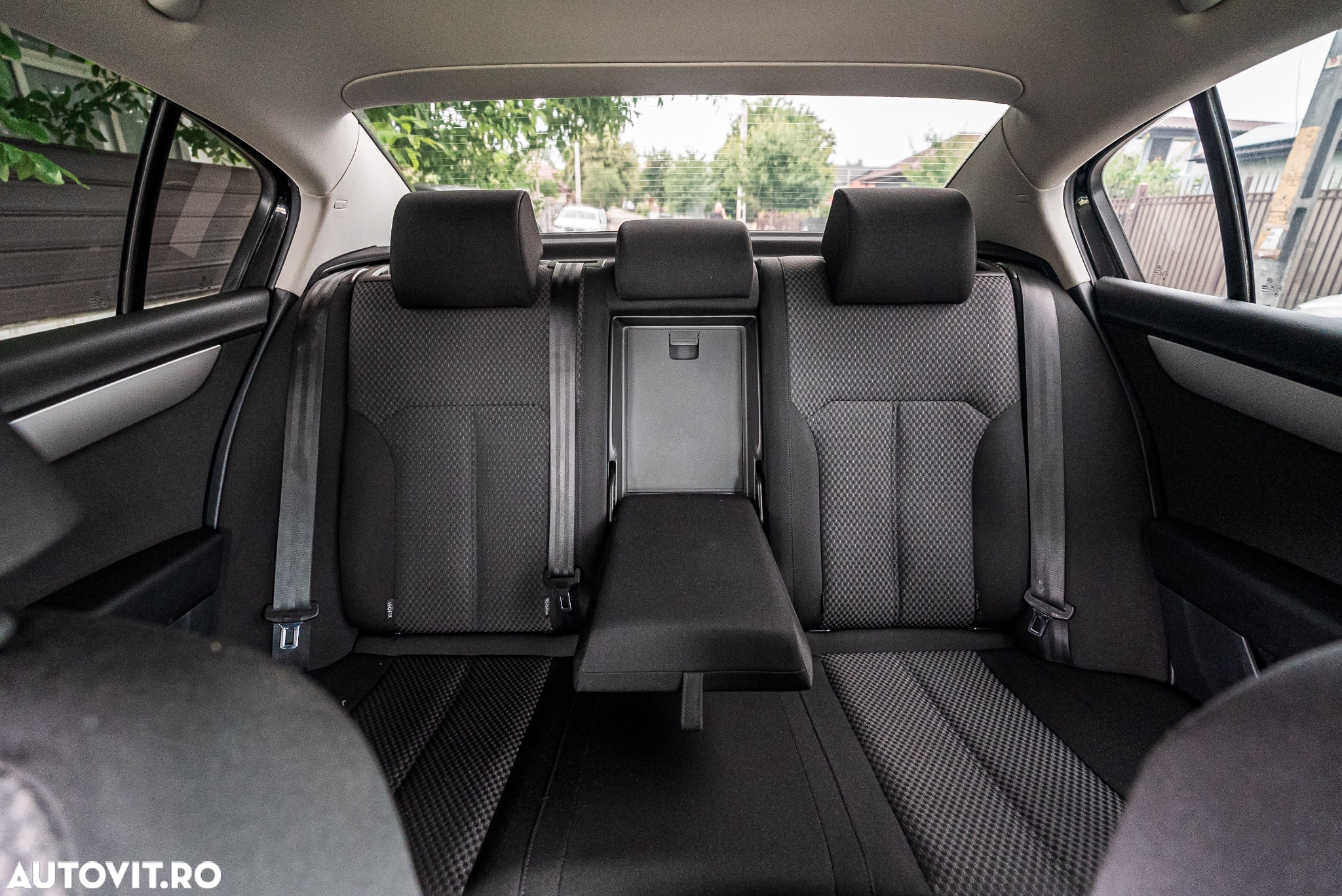 Volkswagen Passat - 11