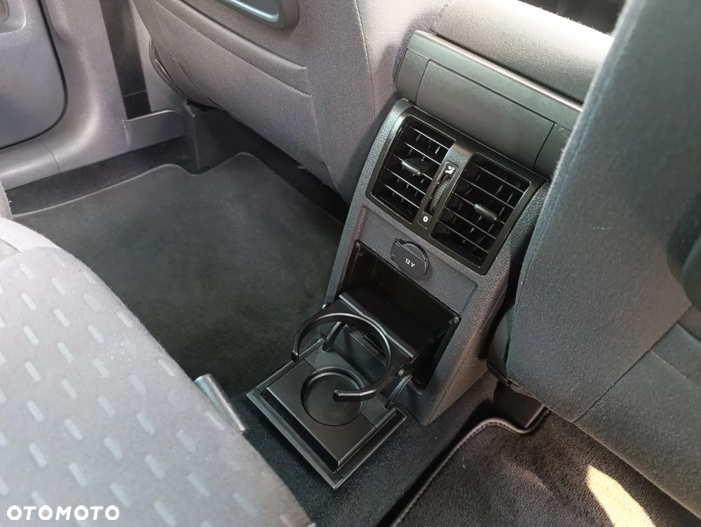 Volkswagen Touran - 21