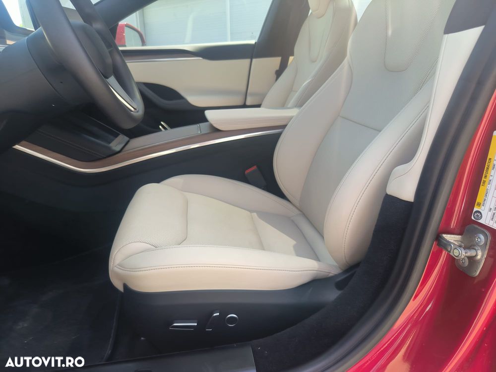 Tesla Model S - 13