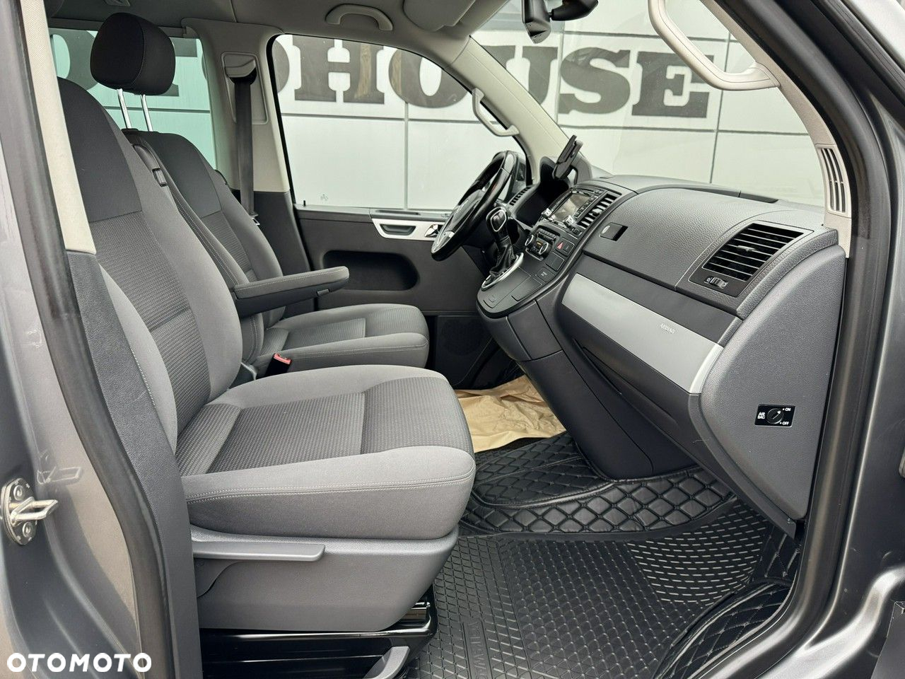 Volkswagen Multivan - 17