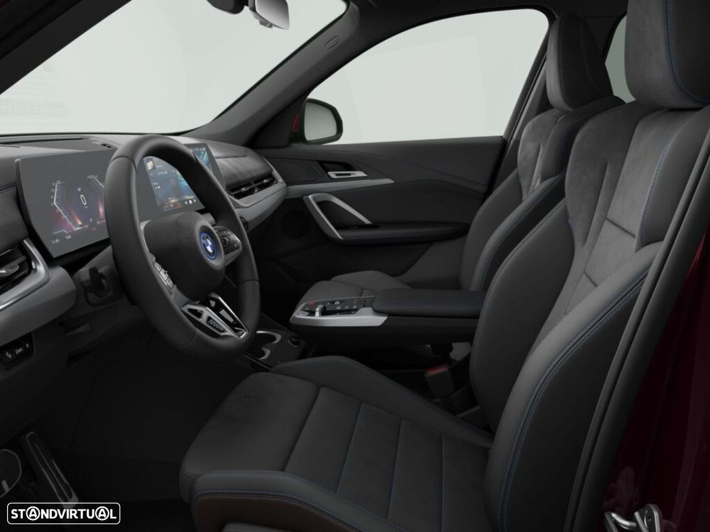 BMW iX1 eDrive20 Edição Desportiva M - 3