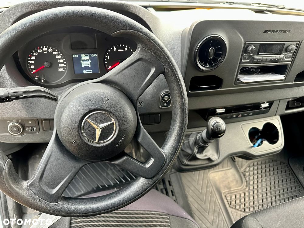 Mercedes-Benz Sprinter - 2