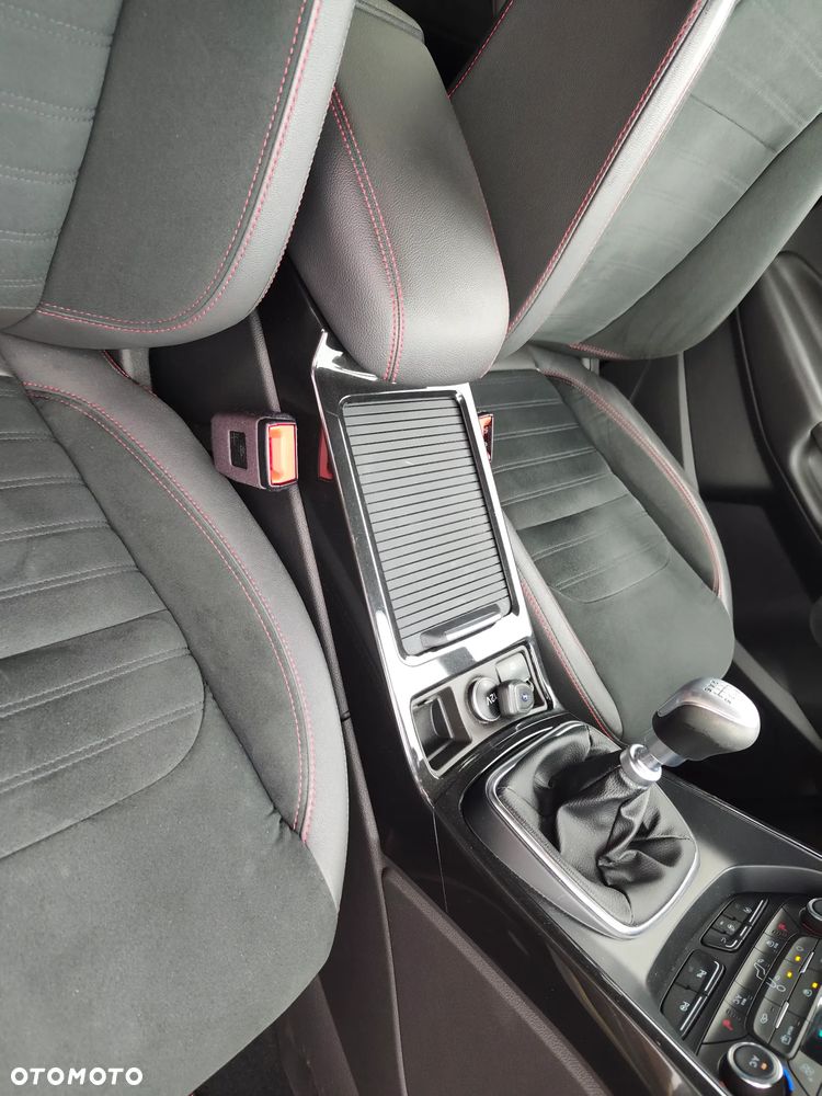 Ford Kuga 1.5 EcoBoost 2x4 ST-Line - 22
