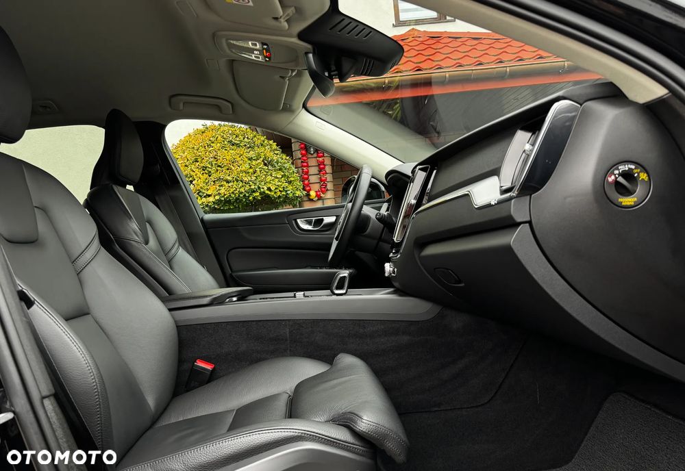 Volvo XC 60 B4 D AWD Plus Dark - 9