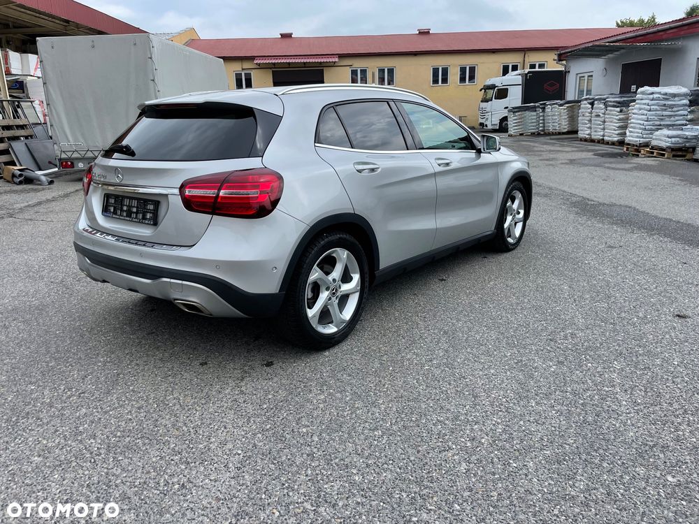 Mercedes-Benz GLA 200 d AMG Line - 14