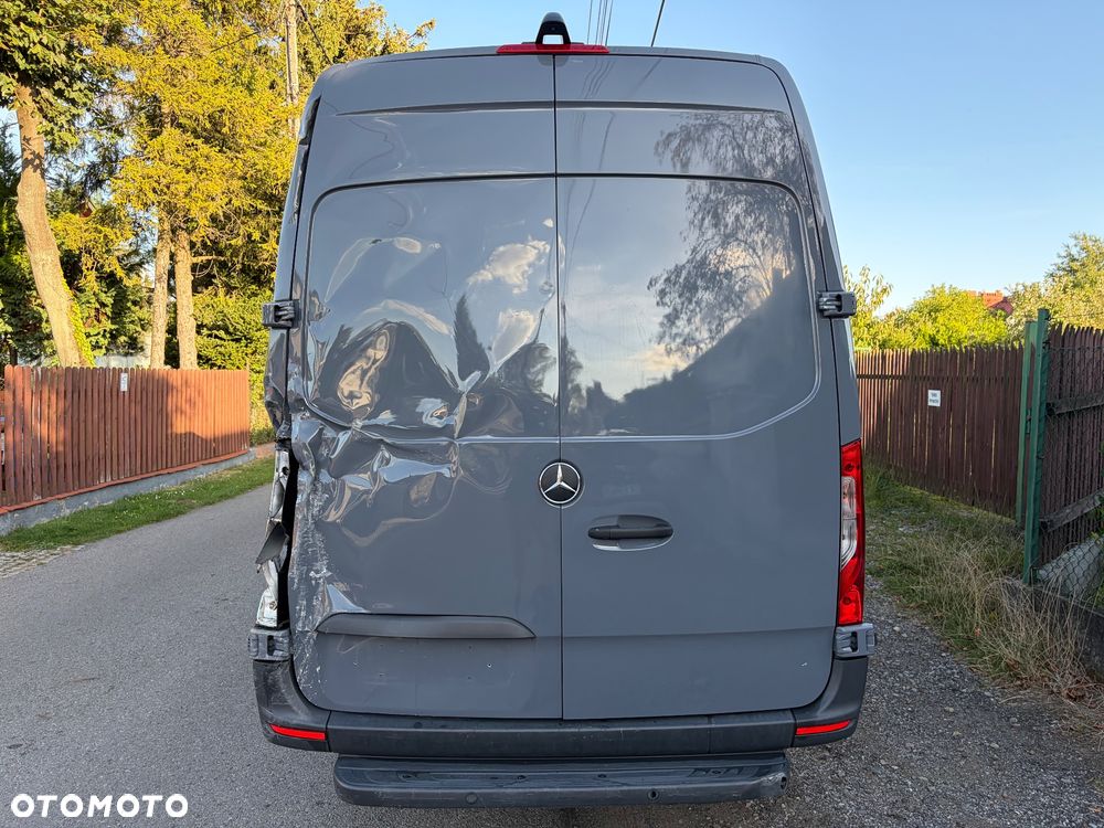 Mercedes-Benz Sprinter - 13