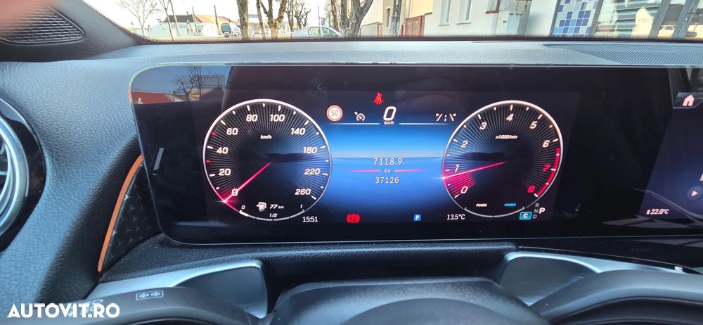 Mercedes-Benz GLB - 14