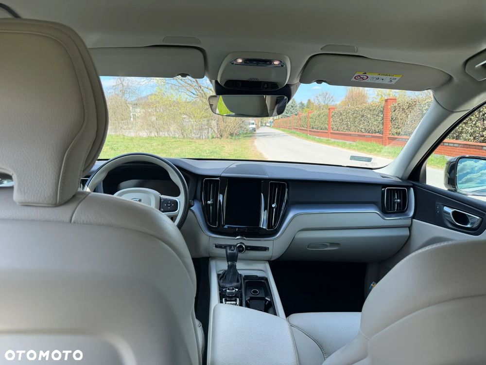 Volvo XC 60 D4 Momentum Pro - 10