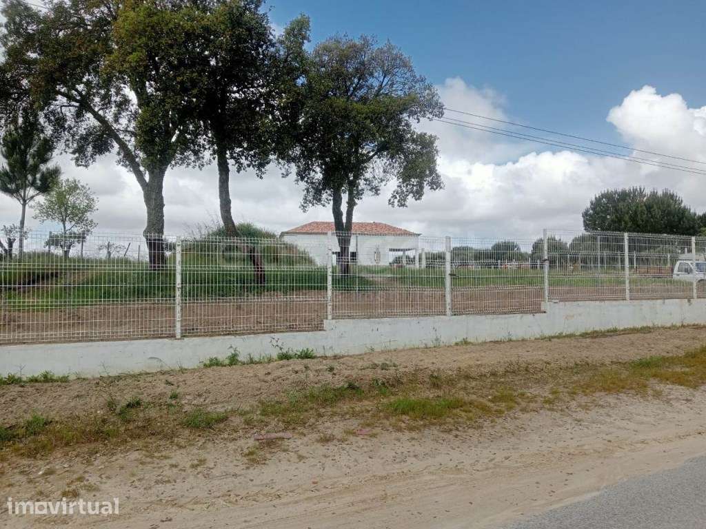 Moradia térrea em fase de construção situada em Fernão Pó - Grande imagem: 3/21