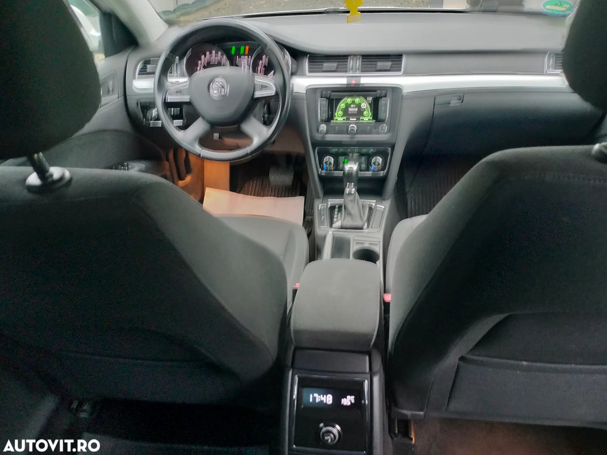 Skoda Superb 2.0 TDI DSG FAMILY - 9