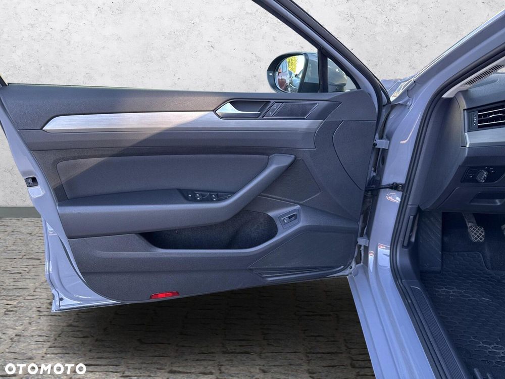 Volkswagen Passat - 11