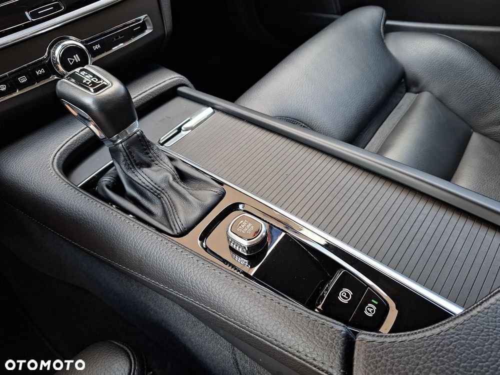 Volvo V90 T4 Momentum Pro - 31