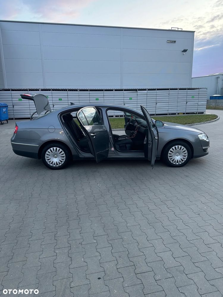 Volkswagen Passat - 16