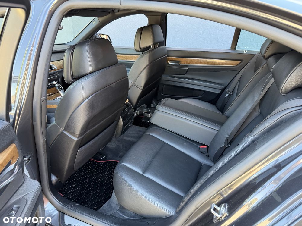 BMW Seria 7 - 8