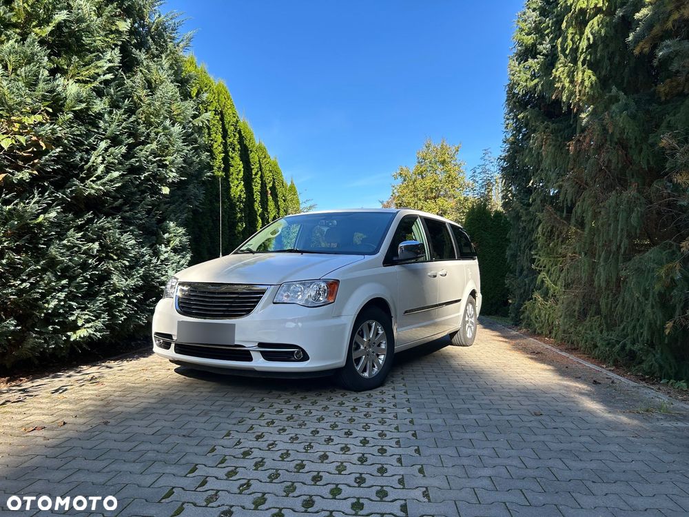 Chrysler Town & Country - 1