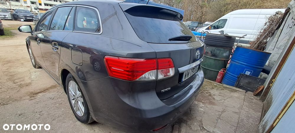 Toyota Avensis 1.8 Comfort - 5