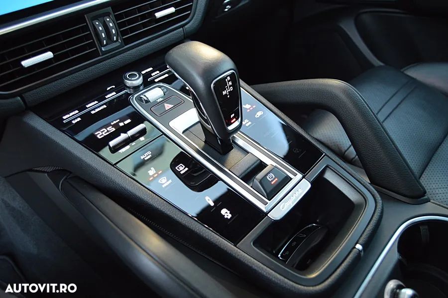 Porsche Cayenne Tiptronic S Platinum Edition - 32