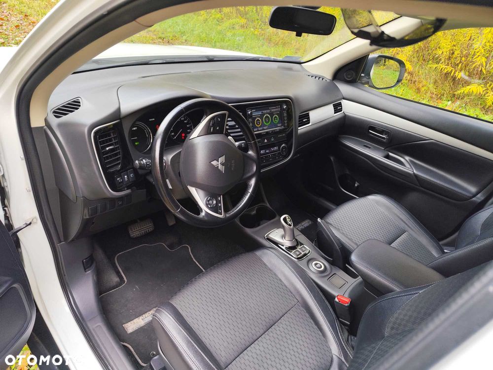 Mitsubishi Outlander - 11