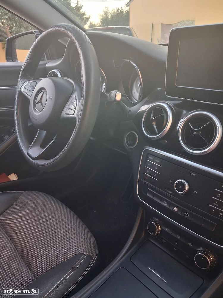 Mercedes-Benz CLA 200 d Shooting Brake Urban Aut. - 7