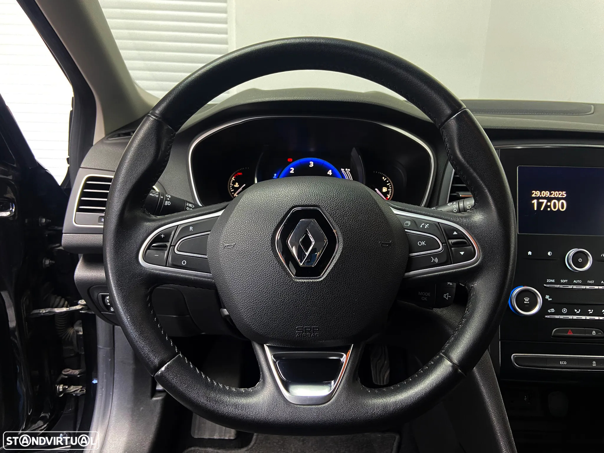 Renault Mégane 1.5 dCi Limited SS - 12