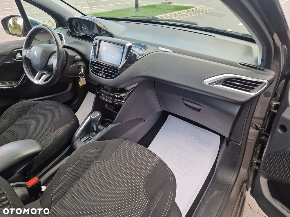 Peugeot 208 - 10