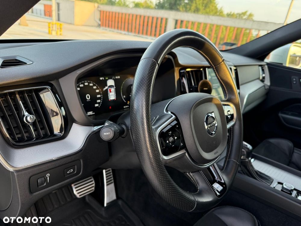 Volvo XC 60 D4 R-Design - 11